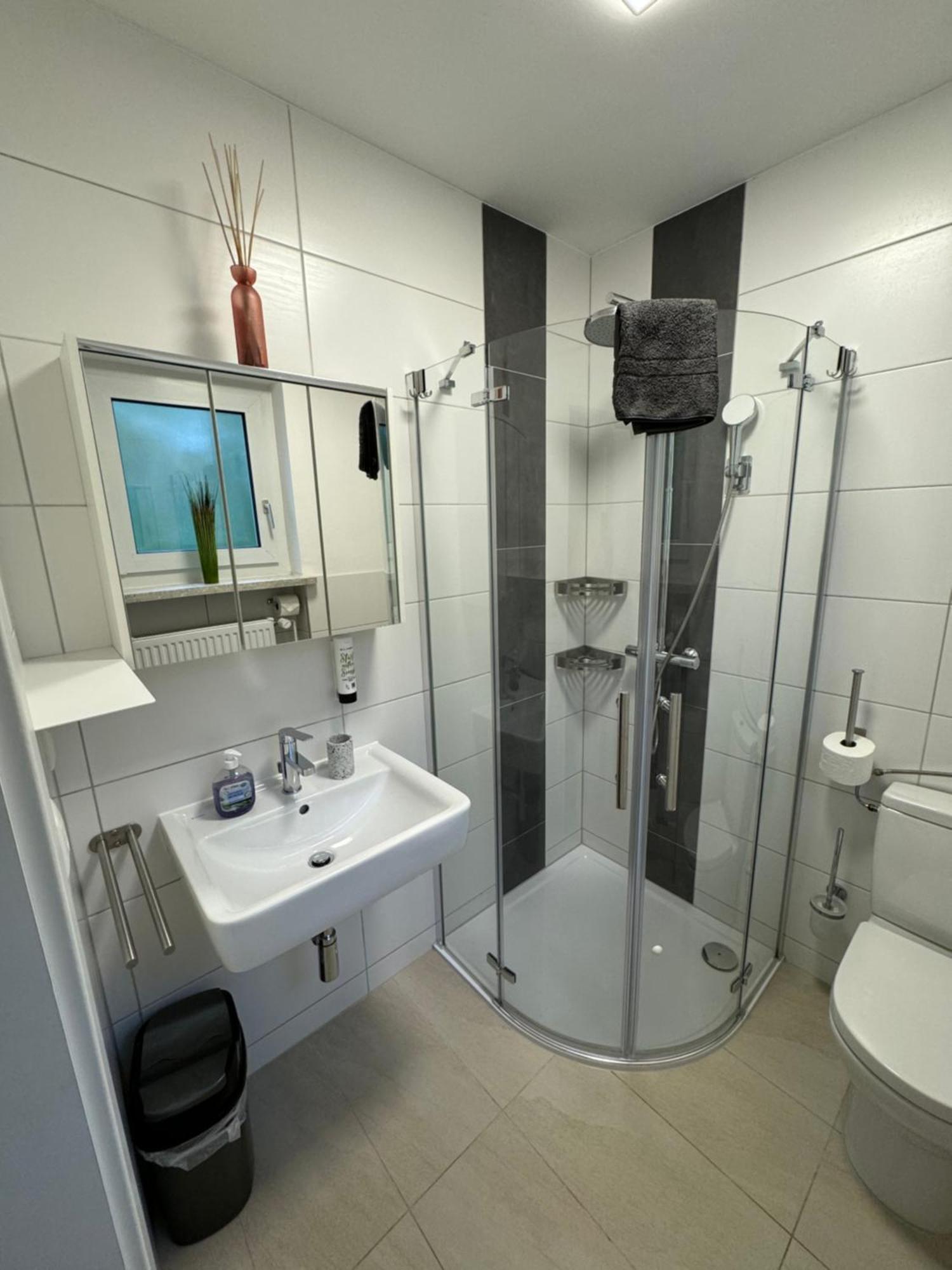 Ferienwohnung "Sorgenfrei" In Coburg ! - Im Eg Mit Privatparkplatz & Balkon מראה חיצוני תמונה